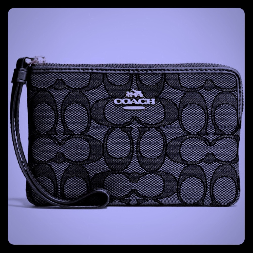 Coach Wristlet In Signature Canvas BRAND NEW